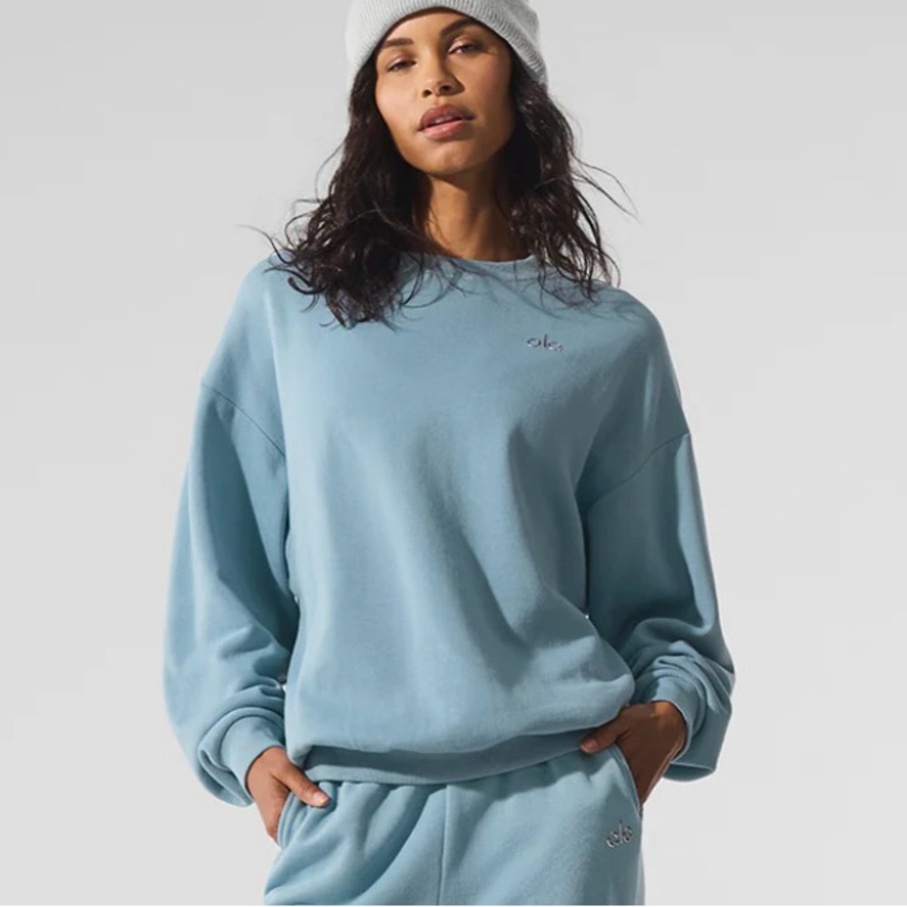 ALO Yoga Blue Crewneck Sweater with Relaxed Fit and Ribbed Cuffs